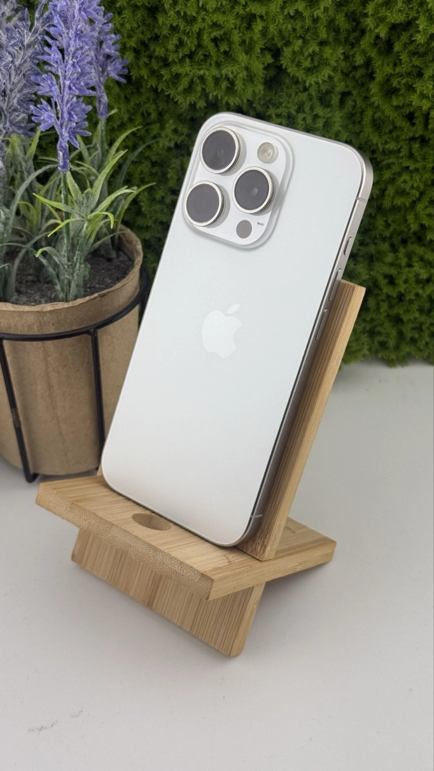 iPhone 15 Pro 128 GB White Titanium - zdjęcie 3