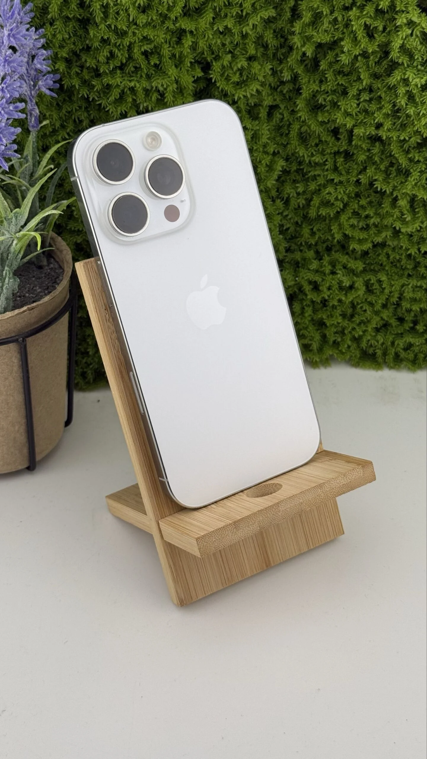 iPhone 16 Pro 128 GB White Titanium - zdjęcie 2