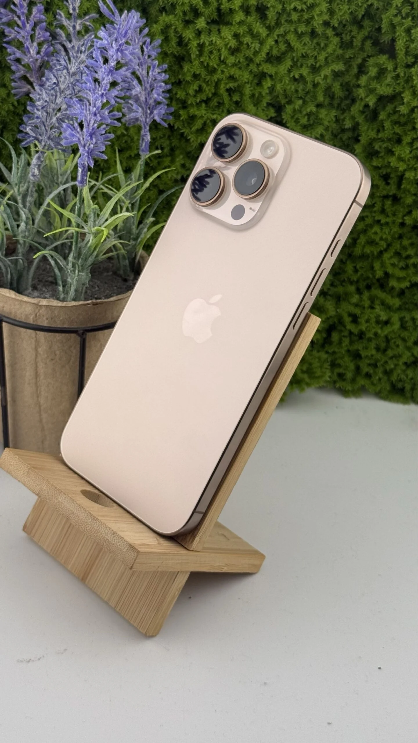 iPhone 16 Pro Max 256 GB Desert Titanium - zdjęcie 2